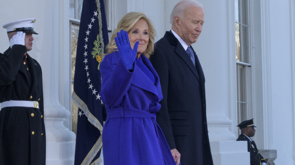 Agjenti sekret qëllon veten në aeroport, shoqëronte ish-Zonjën e Parë, Biden