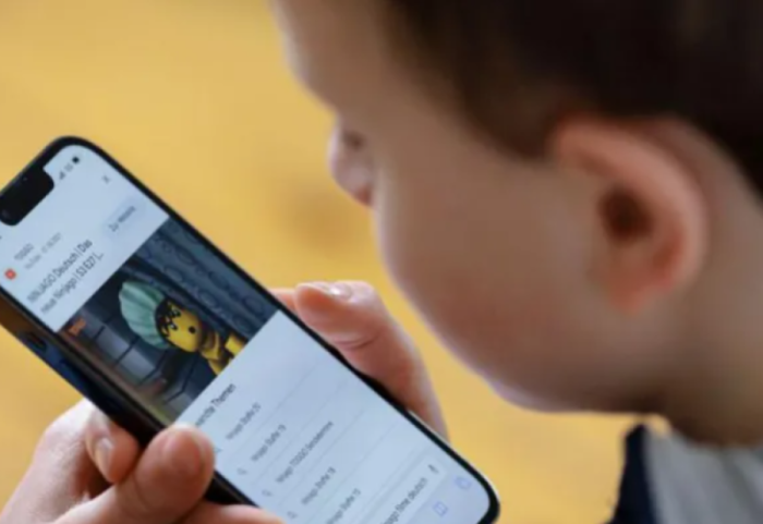 Austria, vendi i radhës që ndalon rrjetet sociale për fëmijët