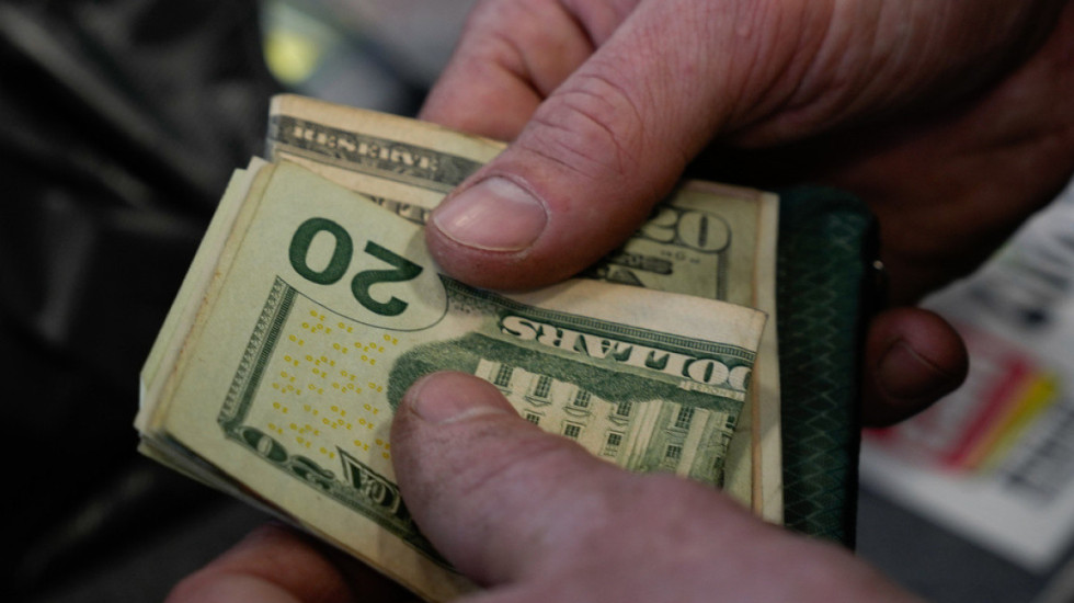 I pari president në detyrë që e bën, Trump do ketë firmën e tij te dollarët