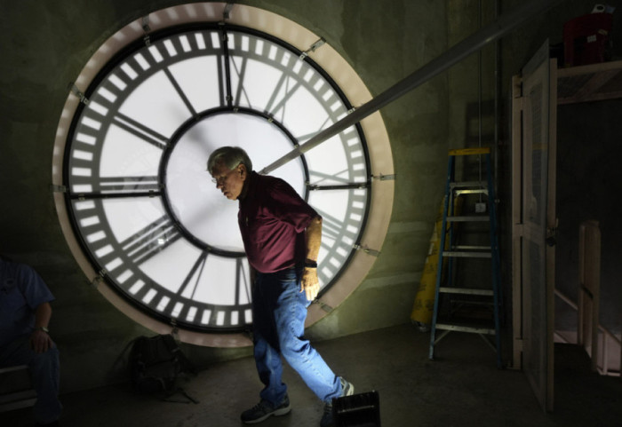 Do të flejmë më pak, rikthehet ora pranverore të dielën