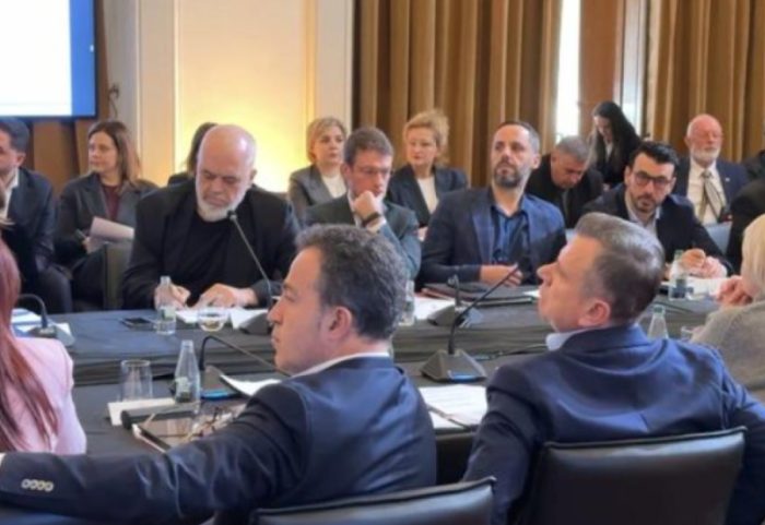 “Punët e Shqipërisë” nga veriu në jug, Rama nxjerr ministrat e deputetët të dëgjojnë hallet e qytetarëve