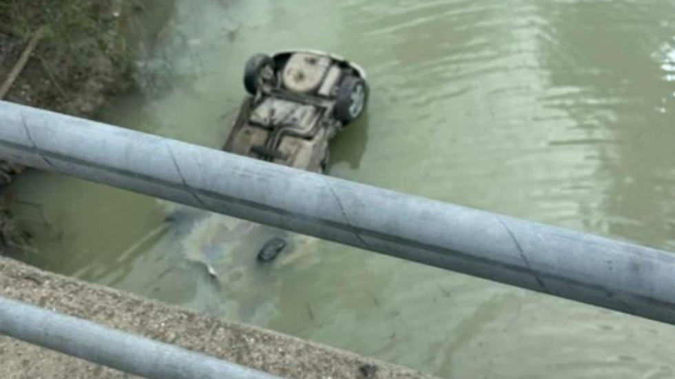 Aksident në Gramsh, makina bie në liqen