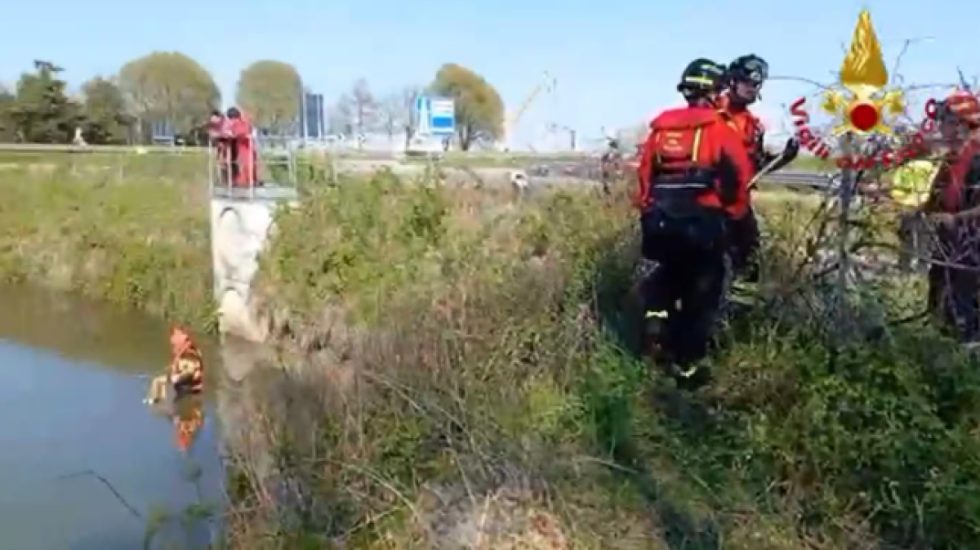 Tragjike në Itali, trupat e një gruaje dhe një foshnje gjenden në liqen