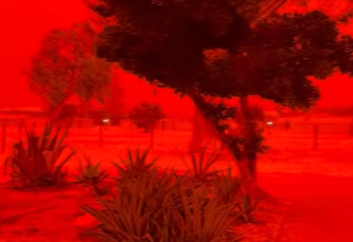 Si filmat me fundit e botës, qielli në Australi “merr flakë”