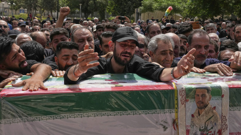 Lufta hyn në muajin e dytë, Izraeli bombardon depot e raketave në Teheran, ka viktima