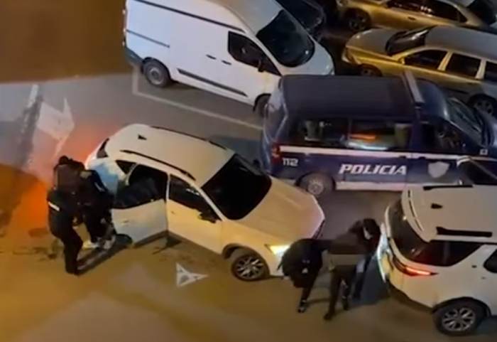 Tentoi të vriste 38-vjeçarin, neutralizohet nga policia