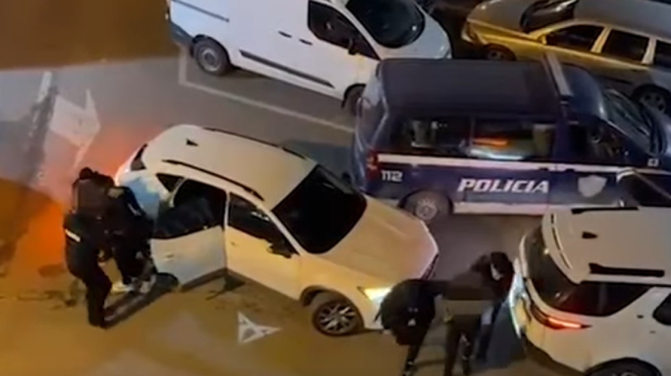 Tentoi të vriste 38-vjeçarin, neutralizohet nga policia