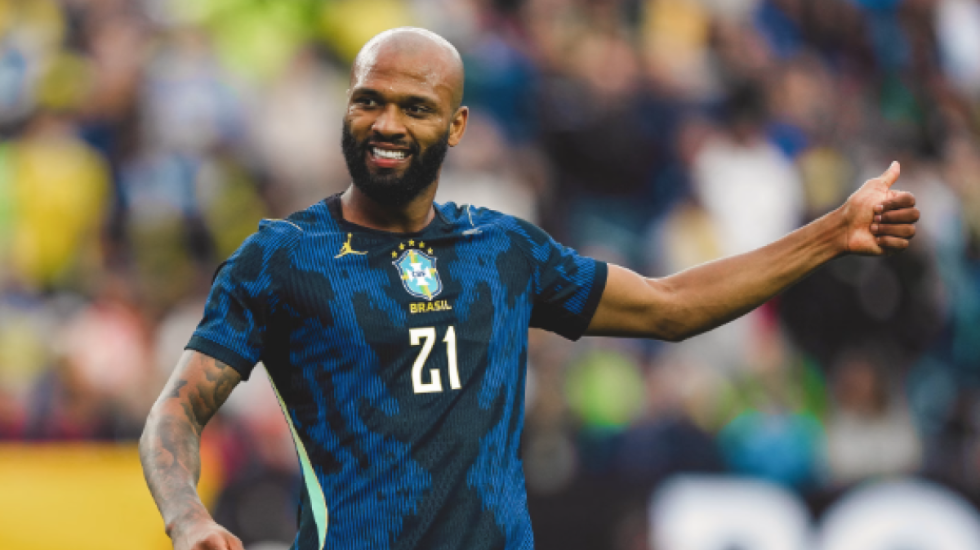 Nga varfëria tek puna në ndërtim dhe golat në Angli, rrugëtimi i pazakontë i bomberit të ri të Brazilit