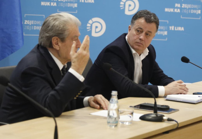 “Çdo gjë për të hapur PD-në”, Berisha: Mijëra duan të anëtarësohen, nuk ka kush ua ofron