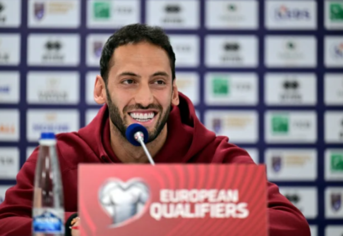 “Kam miq shqiptarë”, Çalhanoglu i trembet Kosovës: Vedati dhe Asllani janë të fortë para portës