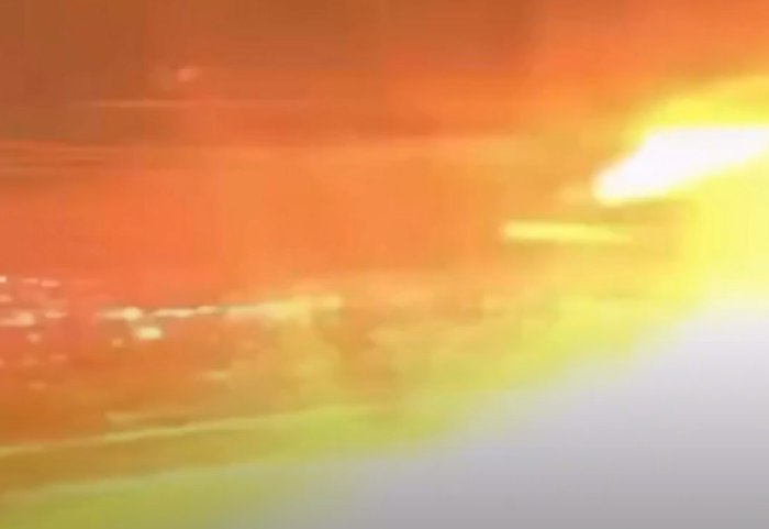 Motori merr flakë gjatë ngritjes, ulje emergjente për avionin me 272 pasagjerë