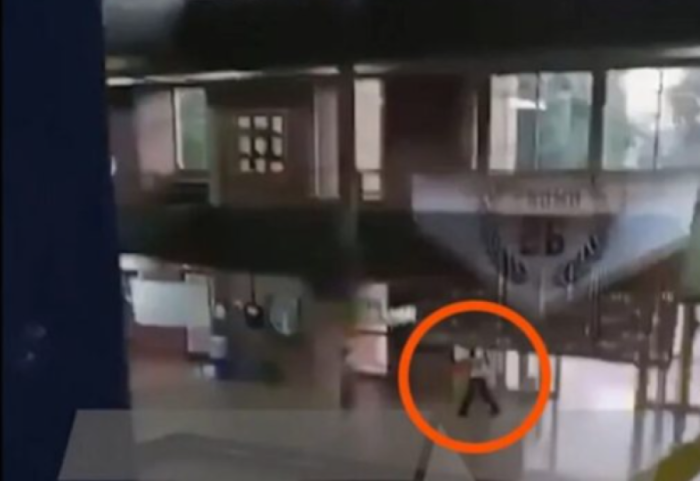 I mituri hyn me shotgun në shkollë, vret një nxënës dhe plagos 8 të tjerë