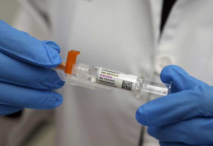 “Cicada”, varianti i ri i Covid-19 që po përhapet me shpejtësi dhe që i reziston vaksinës