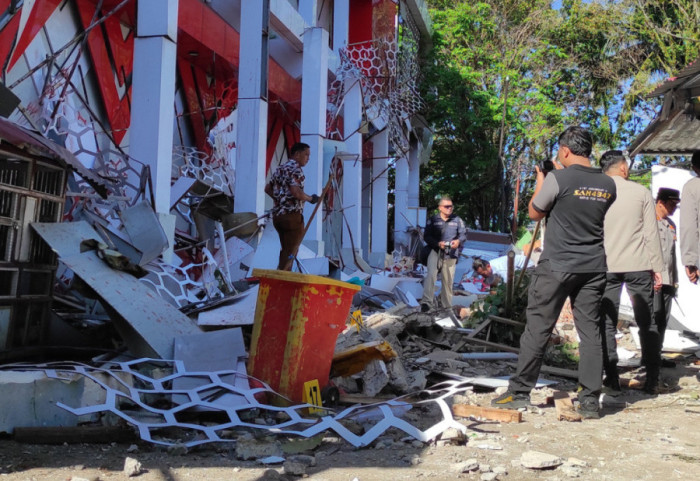 Tërmet i fuqishëm në Indonezi, raportohen viktima, tërhiqet alarmi për tsunami