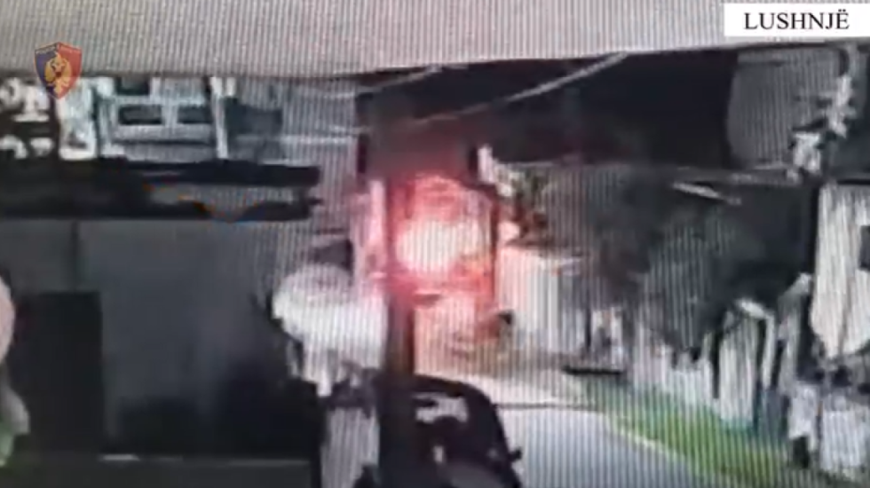 Dogji një makinë në Lushnje, kapet autori, në kërkim porositësi