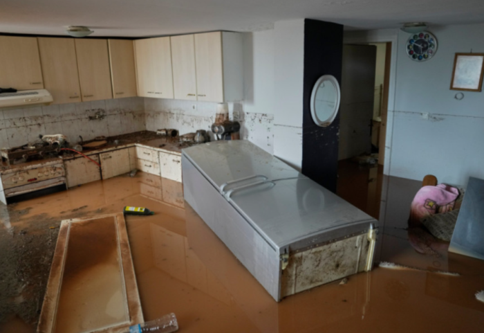 Stuhia “Erminio” godet Greqinë, përmbytjet i marrin jetën një personi