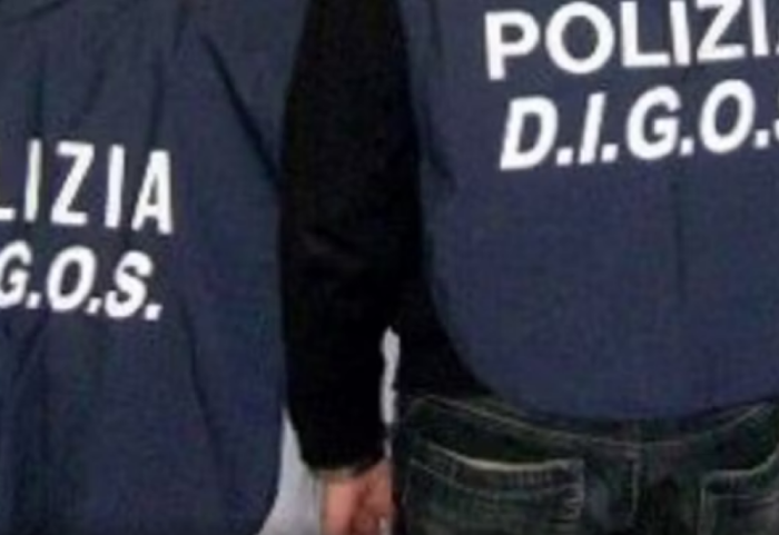 14-vjeçari po planifikonte atentat, flinte pranë eksplozivëve në dhomën e tij