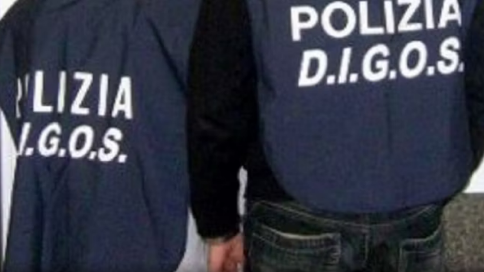 14-vjeçari po planifikonte atentat, flinte pranë eksplozivëve në dhomën e tij