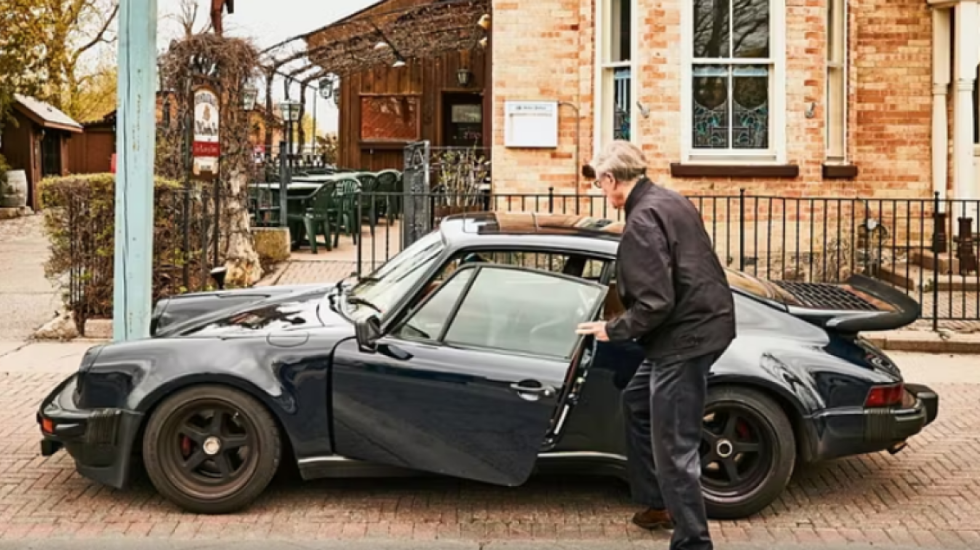 Rekord në moshën 85-vjeçare: Mbi një milion kilometra me të njëjtën Porsche 911