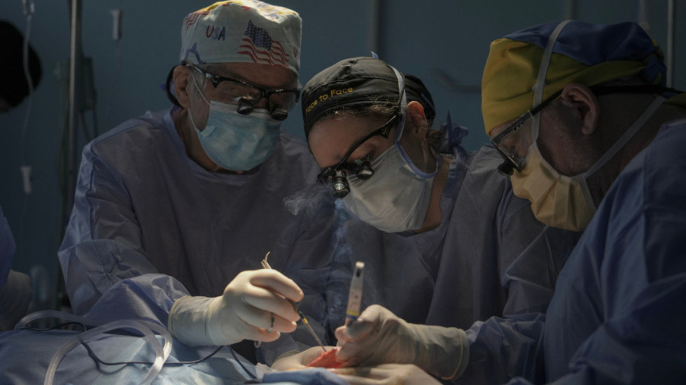 Dhjam nga të vdekurit për të zmadhur gjoksin e vithet, trendi i ri në SHBA që po shkakton reagime