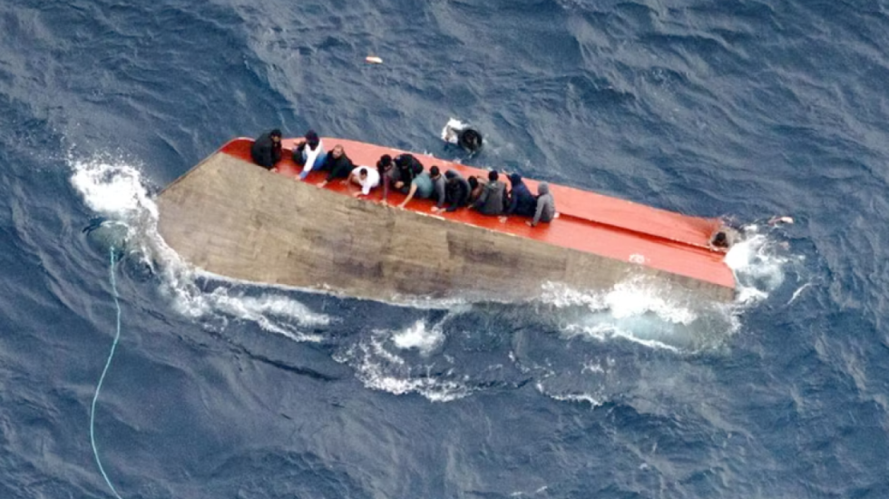 Pashkë e dhimbshme në Mesdhe, mbytet varka me emigrantë, 70 të zhdukur