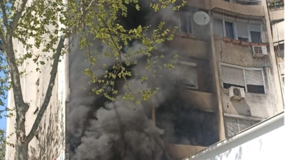 Shkrumbohet nga flakët banesa në Tiranë