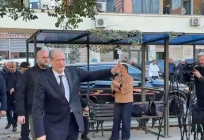 Berisha paraqitet në SPAK, ironizon Dumanin dhe Irena Gjokën: Brenda gjeta Ergys Agasin!