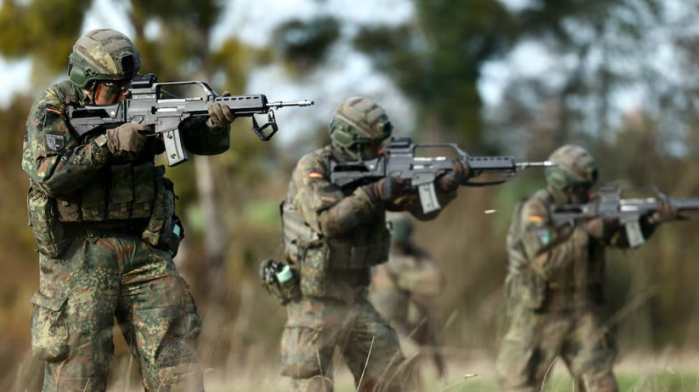 Në kulmin e tensioneve globale, Gjermania rikthen ligjin ushtarak nga Lufta e Ftohtë