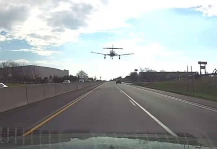 VIDEO/ Avioni ulet mes trafikut të makinave