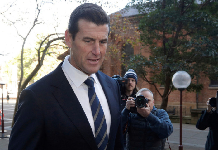 Hero në vendin e tij, por arrestohet për krime lufte