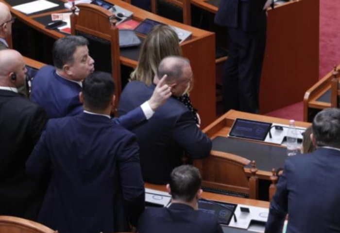 Qëlloi me shishe uji Taulant Ballën, Etika ndëshkon Flamur Nokën