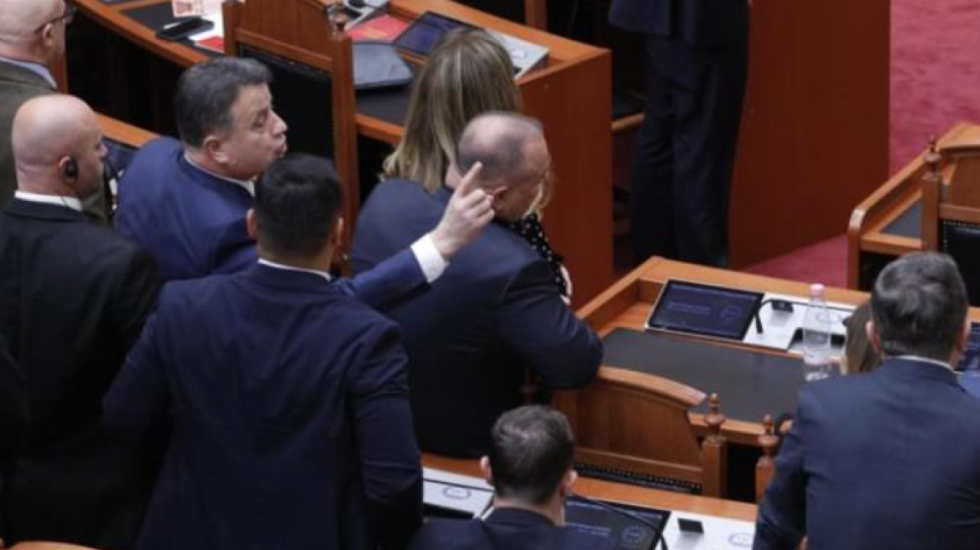 Qëlloi me shishe uji Taulant Ballën, Etika ndëshkon Flamur Nokën