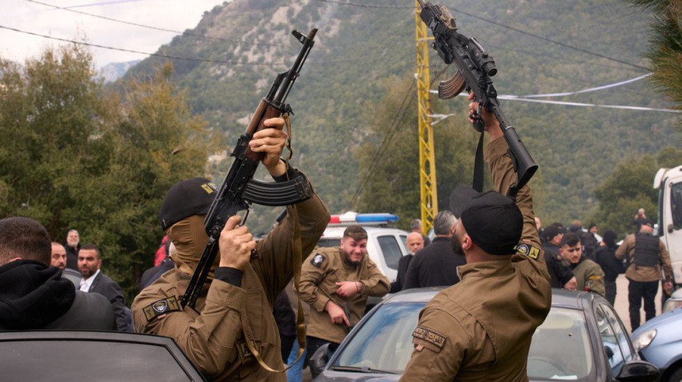 Mbështetësit e Hezbollahut protestojnë në Liban: Jemi e vetmja rezistencë