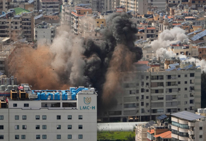 100 sulme në 10 minuta, Izraeli bën 'shkrumb e hi' qytete të tëra në Liban, qindra viktima