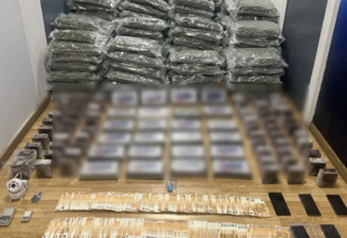 Kapen 2.5 milionë euro drogë në Athinë, shqiptari tenton t'i ikë policisë me forcë