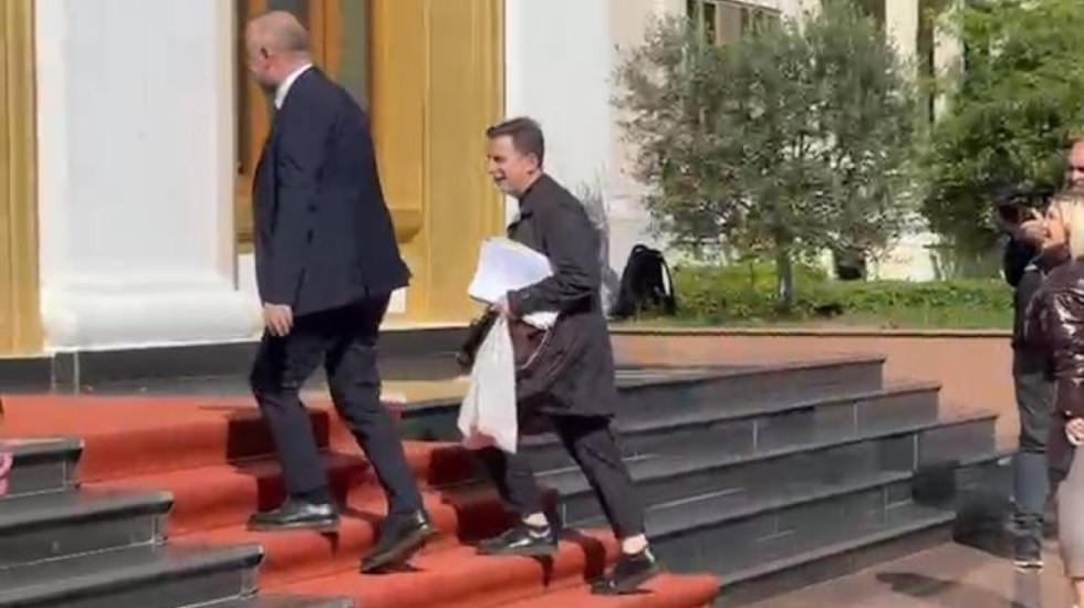 Braçe me qese me perime në Kuvend, sot interpelanca me ministrin e Bujqësisë