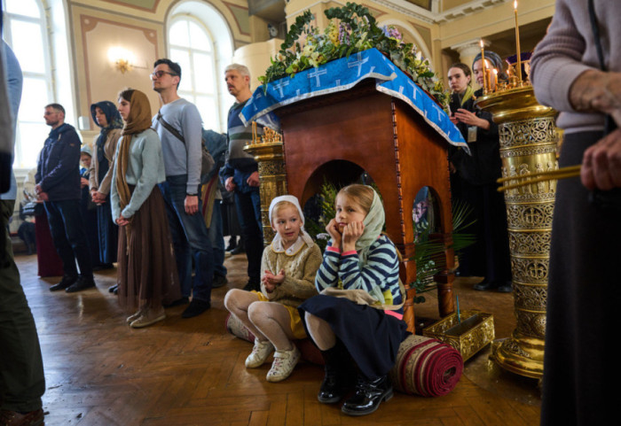 Rusia dhe Ukraina bien dakord për armëpushim për Pashkët Ortodokse