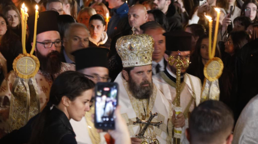 Festa e Pashkës, besimtarët ortodoksë kremtojnë të Premten e Zezë