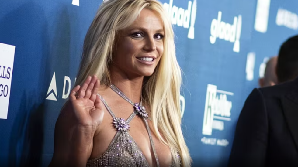 Një muaj pas arrestimit, Britney Spears shtrohet vullnetarisht në një qendër rehabilitimi: Kam prekur fundin!