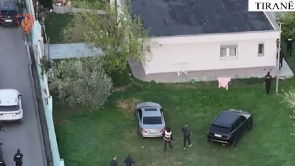 “Hijet” në Tiranë: Rrëmbyen dhe dhunuan 32-vjeçarin për para, dy të arrestuar dhe një në kërkim