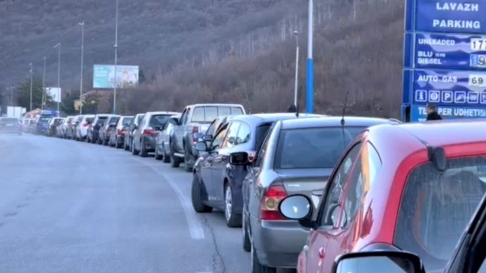 Emigrantët largohen pas Pashkëve, radhë në Kapshticë