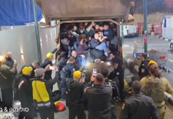 Video e pabesueshme, 68 palestinezë tentojnë të hyjnë në Izrael... brenda një kamioni plehrash!