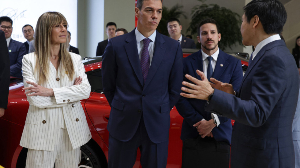 Probleme për kryeministrin spanjoll, bashkëshortja e tij përballet me akuza të rënda