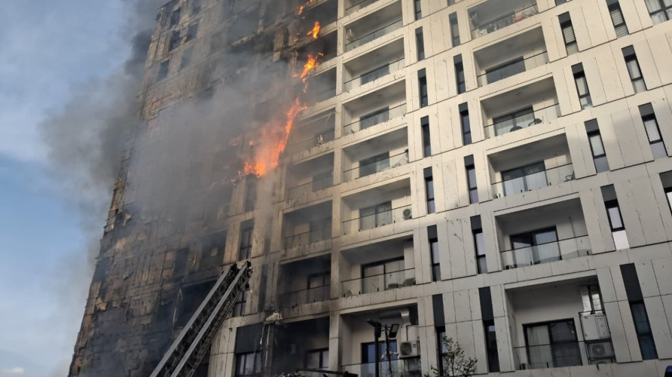 “U dogj si kasolle kashte”, Berisha: Pallati i djegur jashtë standardeve