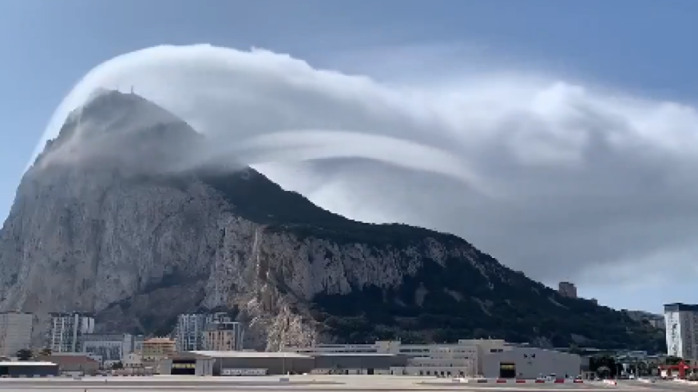 Fenomeni mahnitës si formohen retë: Nga blu, qielli bëhet gri në çast