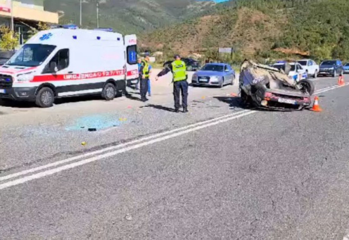 Aksident i trefishtë në Rrugën e Kombit, një viktimë dhe tre të plagosur rëndë