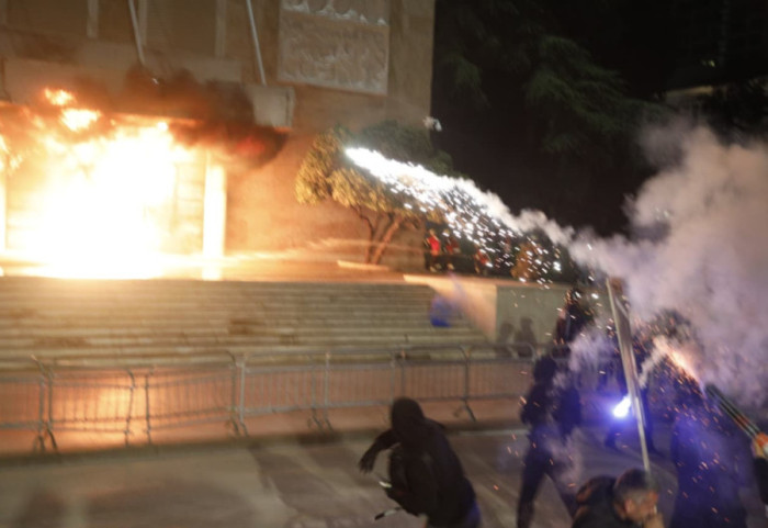 Bilanci i protestës, 11 të arrestuar nga policia, 4 protestues dhe 5 efektivë në spital