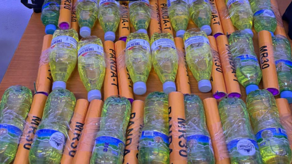 Ministri Lamallari publikon pamje të molotovëve të sekuestruar: Përgëzime Policisë së Shtetit