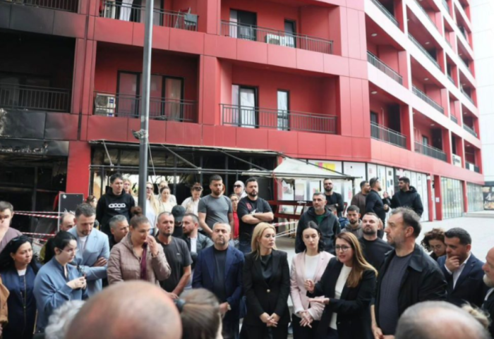 Pallati i djegur 'nën patronazhin' e socialistëve, pas Koçiut dhe Manastirliu me banorët: Bonus qiraje dhe dëmshpërblim