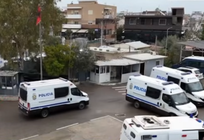 Burgu i Peqinit kalon “në sitë”, kontrolle blic nëpër qeli